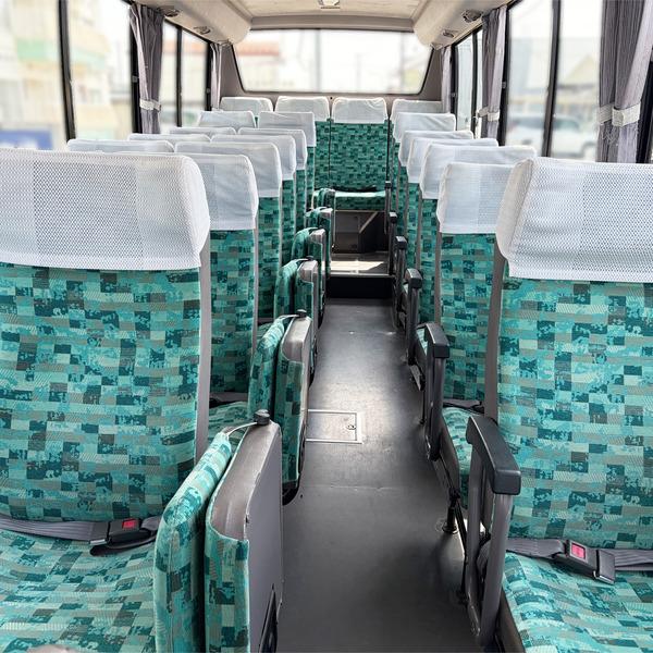 02飛内交通小型バス車内