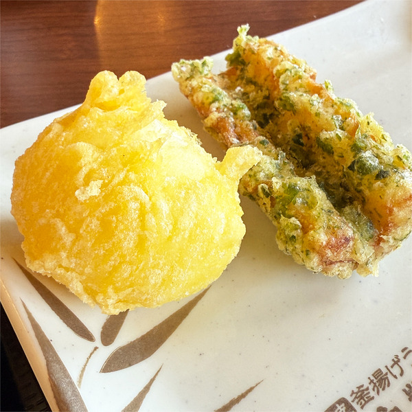 05半熟たまご天(150円)・ちくわ磯部天ハーフ(110円)