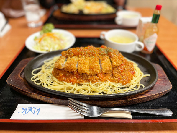 01鉄板スパかつ・ミートソース(1050円)