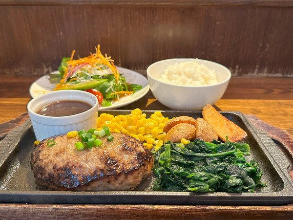 01tobachiハンバーグ(1200円)・ライスサラダセット(300円)