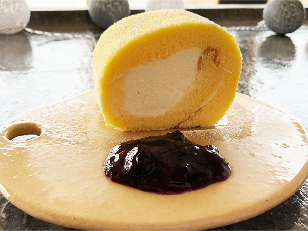 02椿ロール(450円)