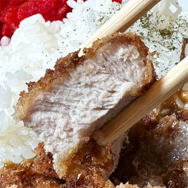 04一口サイズの食べやすいカツです