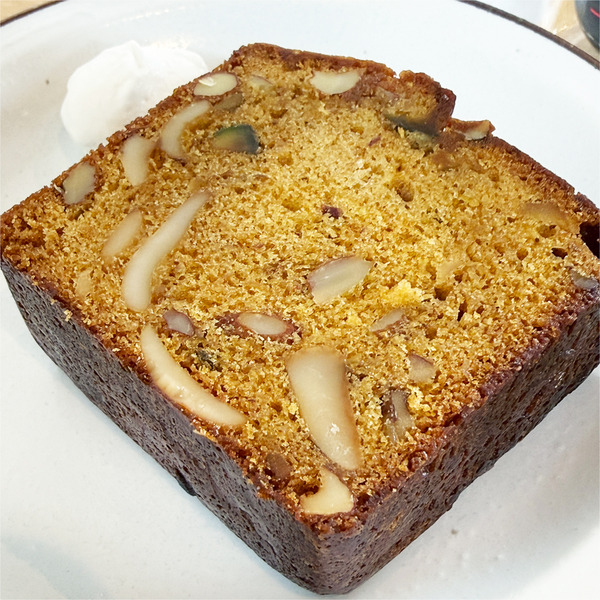 03_4種のナッツとキャラメルのケーキ(380円)