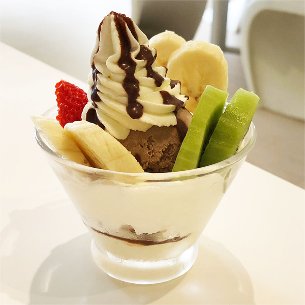 05チョコレートパフェ(480円)