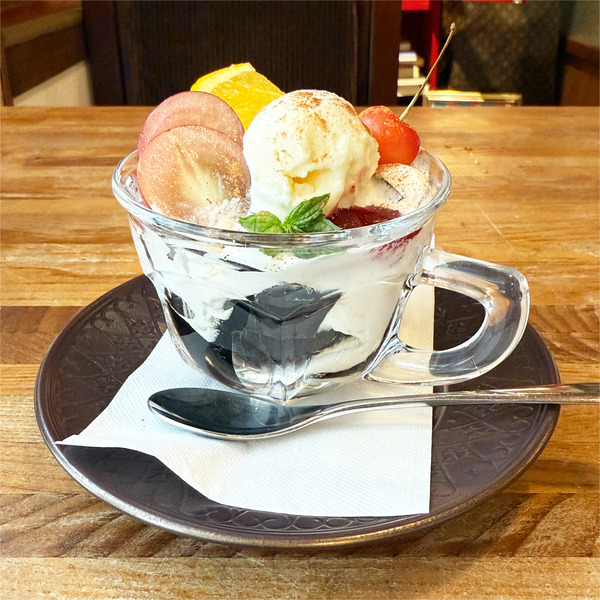 16自家製コーヒーゼリーパフェ・ハーフ(528円)