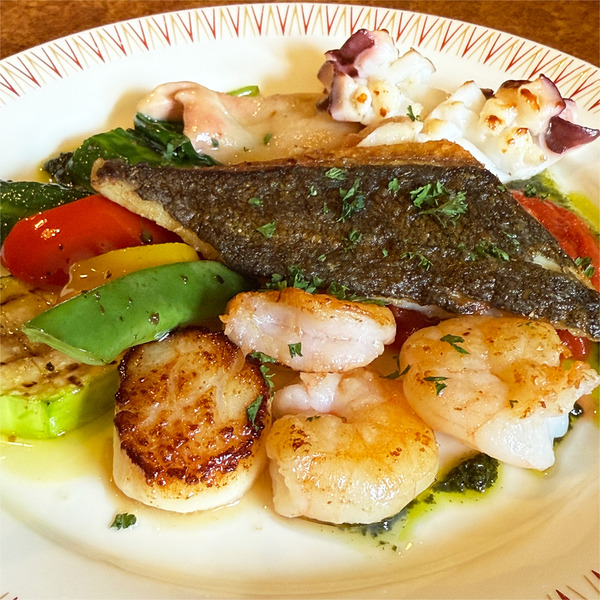 03魚介のポワレ・トマトソース