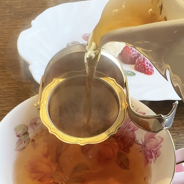 12お紅茶注ぎます