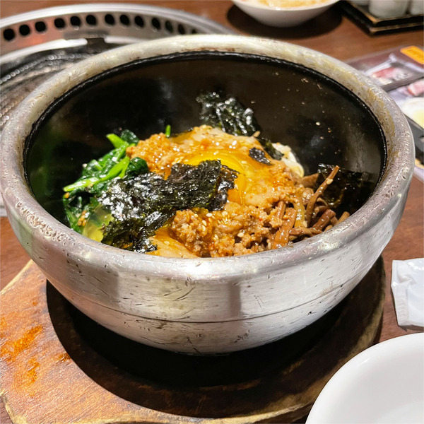 11石焼ビビンバ(594円)