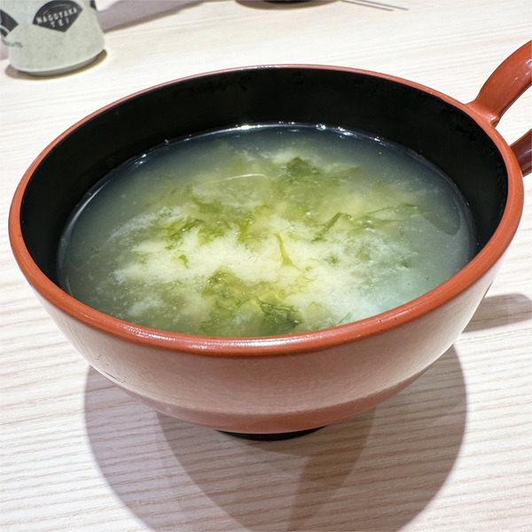 08ランチサービスのお味噌汁