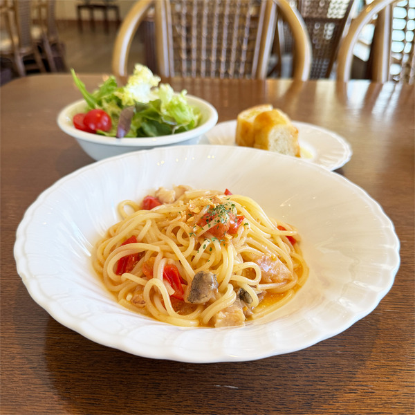 01白身魚とトマトのペペロンチーノ・セット(1500円)