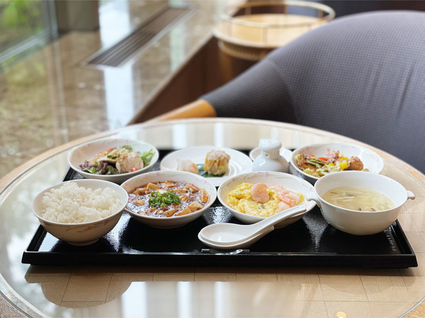 01平日限定中華料理小皿ランチ(1400円)