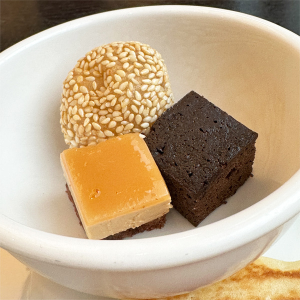 17胡麻団子・キャラメルケーキ・ガトーショコラ