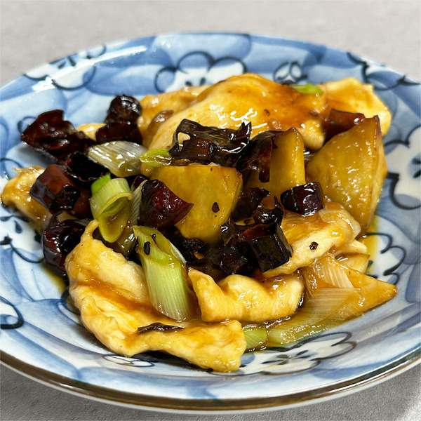 05鶏肉の甘酢唐辛子炒め(800円)