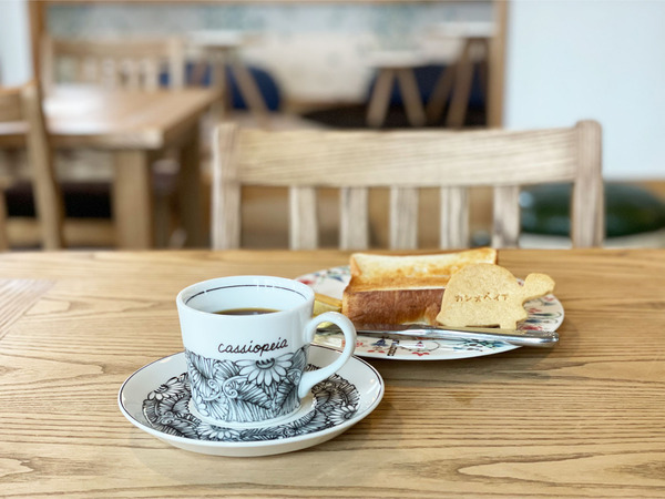 01モーモー食パン・コーヒーセット(800円)