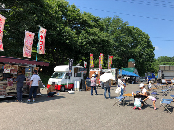 07キッチンカーも勢ぞろい！