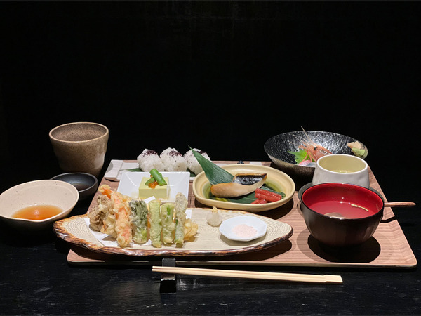 01和定食(1800円)