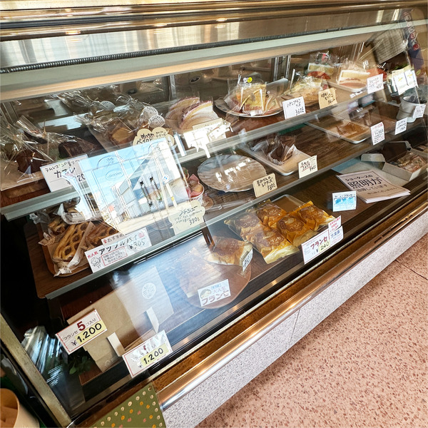 02ケーキのショーケース