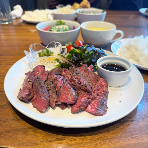 01炭火焼牛ハラミ・200g(2508円)