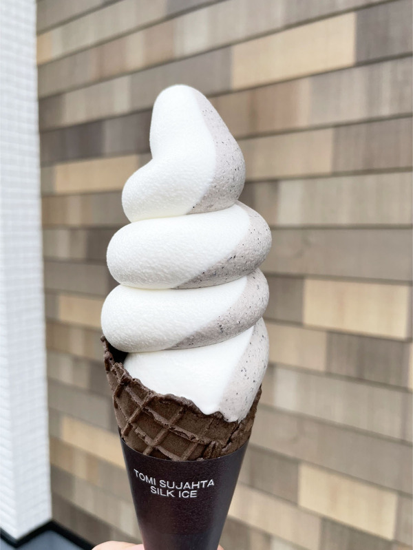 01ソフトクリーム・ミックス・ワッフルコーン(450円)