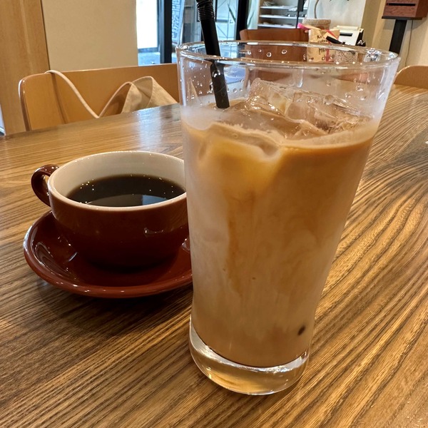 01ヌプカブレンド(510円)・アイスカフェラテ(670円)