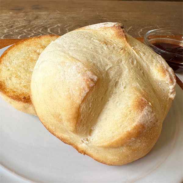 02自家製まるパンのトースト(400円)