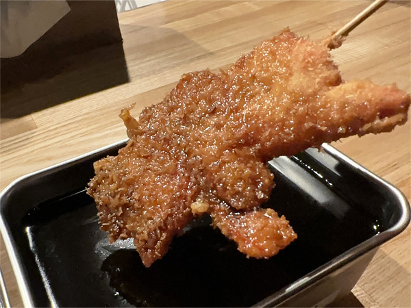 17オリジナル配合のソースにたっぷりつけます