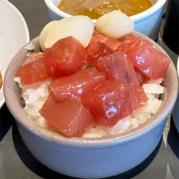 04マグロと小柱丼