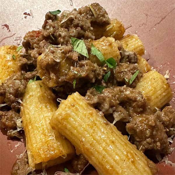 09足寄町北ファームさんの短角牛のボロネーゼ・リガトーニ