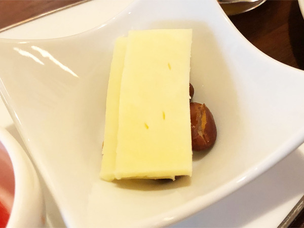 12十勝産チーズ・十勝産豆ピクルス