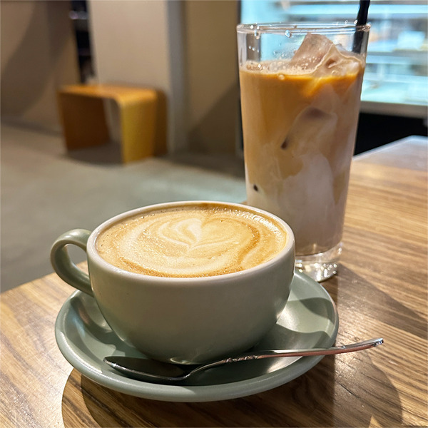 04カフェラテ・ホット・アイス(各670円)