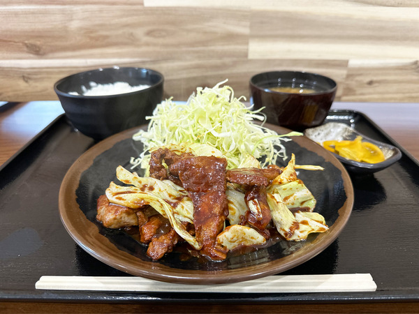 01豚焼肉定食(1100円)