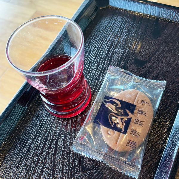 05ウエルカムドリンクとお菓子