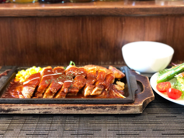 01上士幌ポークチャップ(1400円)＋ライスサラダセット(300円)