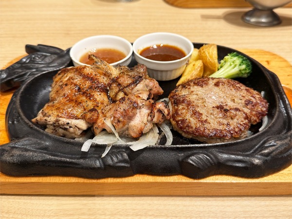 01グリルチキン＆手ごねハンバーグ(1419円)