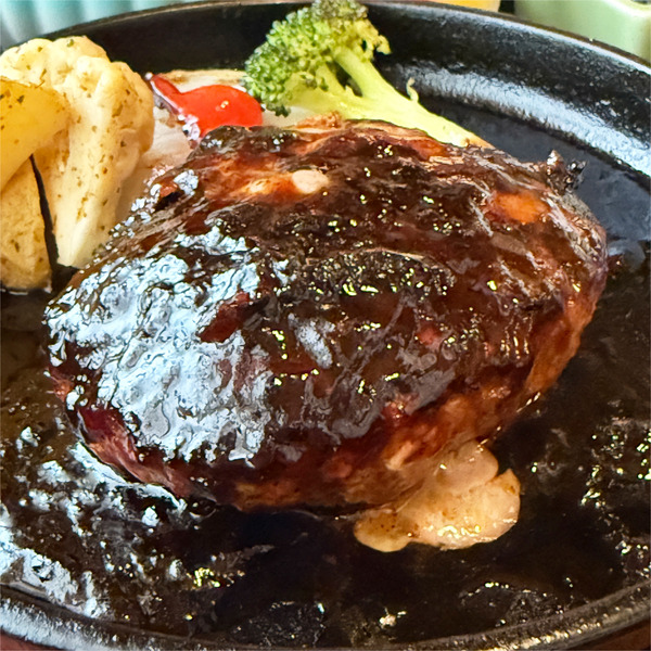 03十勝若牛100%の粗挽きハンバーグ