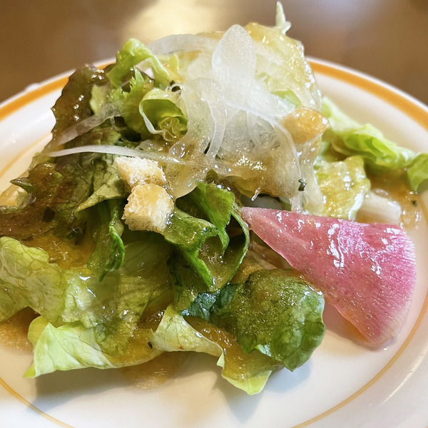 06オムライスとオムレツカレーに付くサラダ