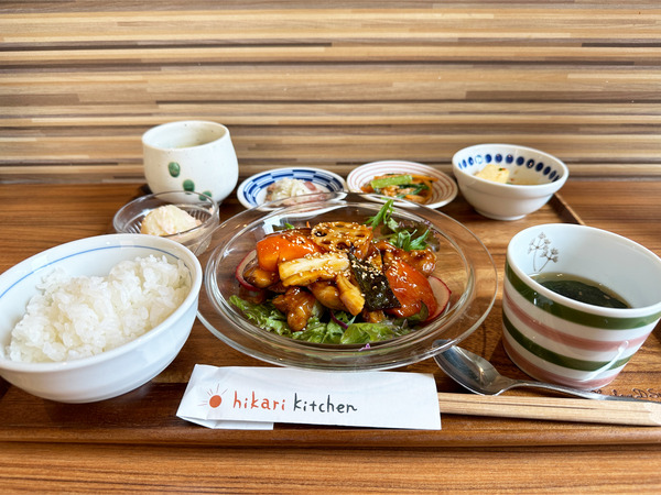 01おぼんdeごはん・ドリンクセット(1600円)