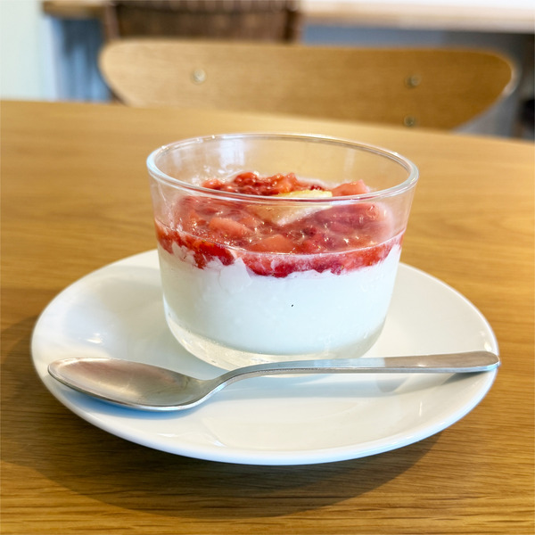 07パンナコッタ苺ソースがけ(500円)
