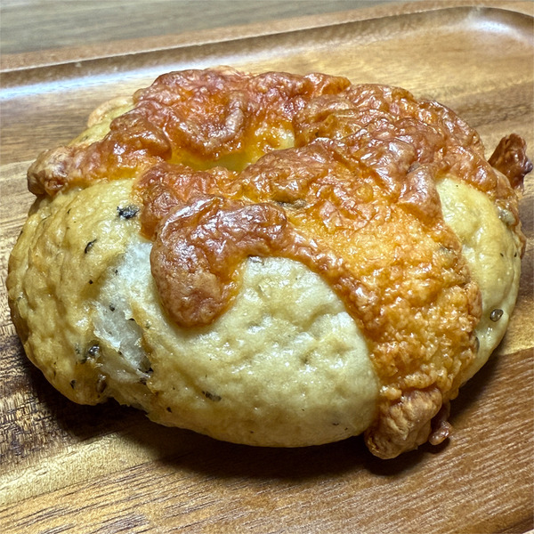 02ベーグル・セサミ＆チーズ(320円)