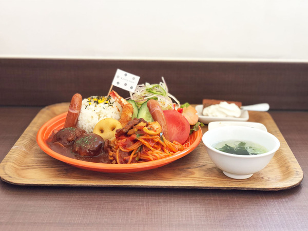 01おとなさまランチ(1320円)