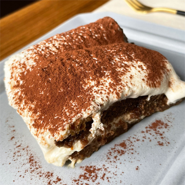 04珈琲店の本格ティラミス