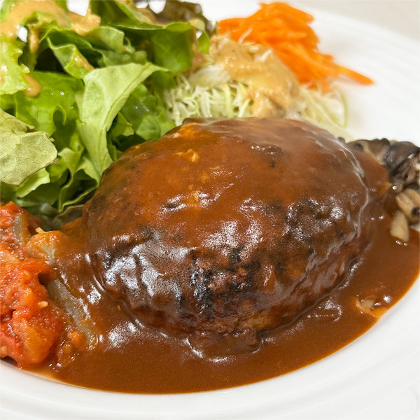 05洋食屋のハンバーグ(1080円)