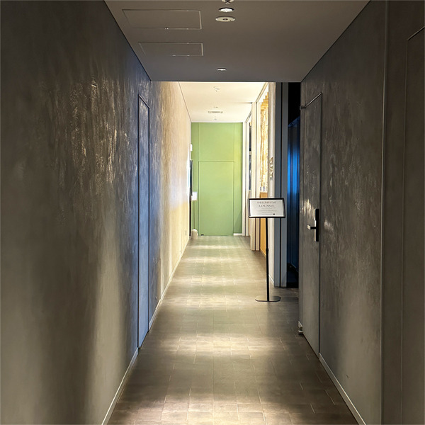 22プレミアムラウンジを通ってテラスへ行けます