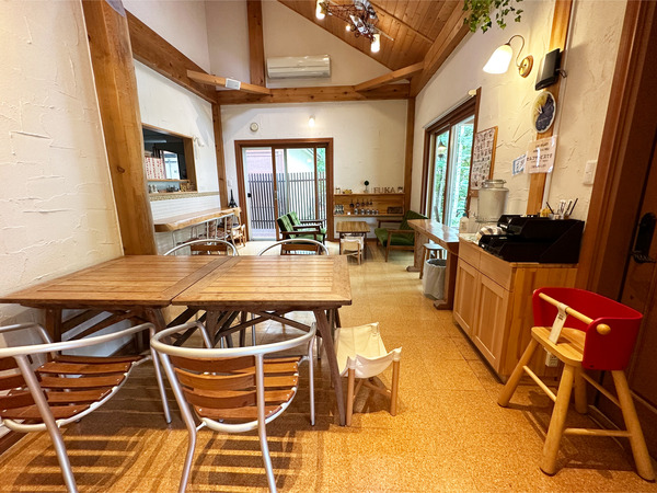 02店内イートインスペース