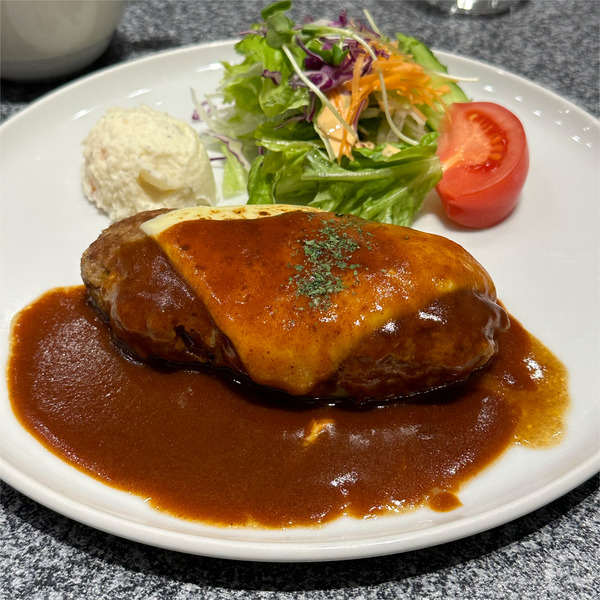 04ハンバーグステーキ・チーズ乗せ(1320円)