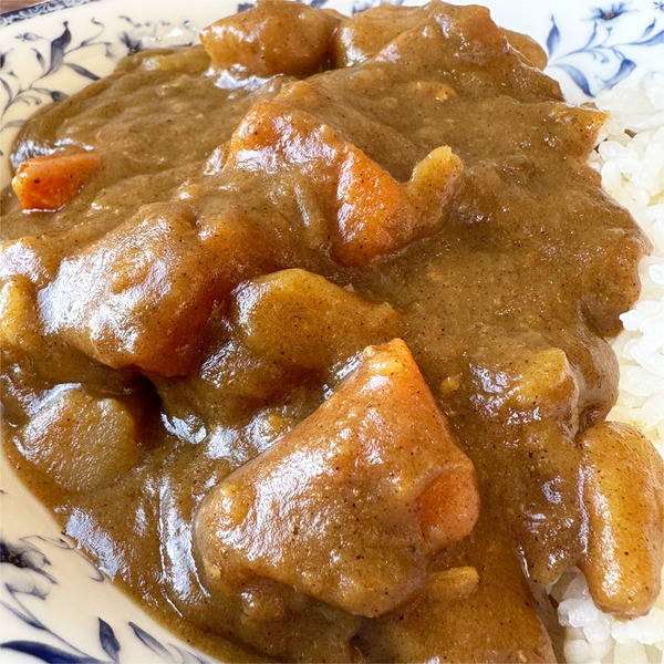 02辛すぎない昔ながらのカレーです