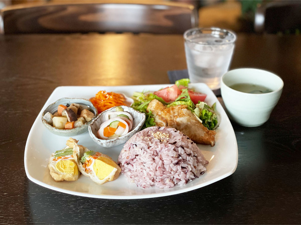 01りべるらプレートランチ(1300円)