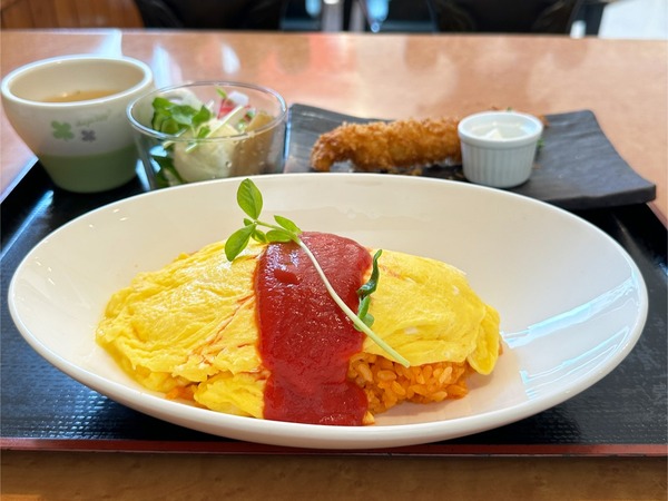 01オムライス・ケチャップ(880円)・エビフライ単品(300円)