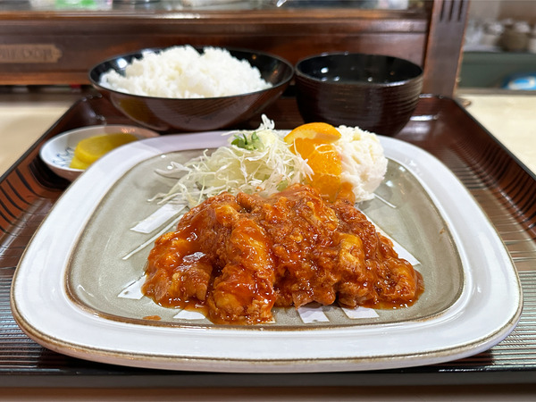 01ポークチャップ定食(950円)