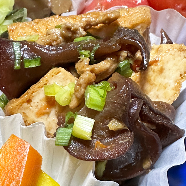 11厚揚げとキクラゲのそぼろ炒め